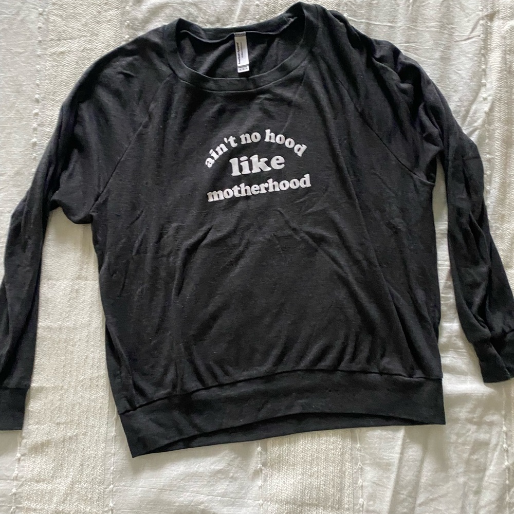 “Ain’t No Hood Like Motherhood” dark gray M Top